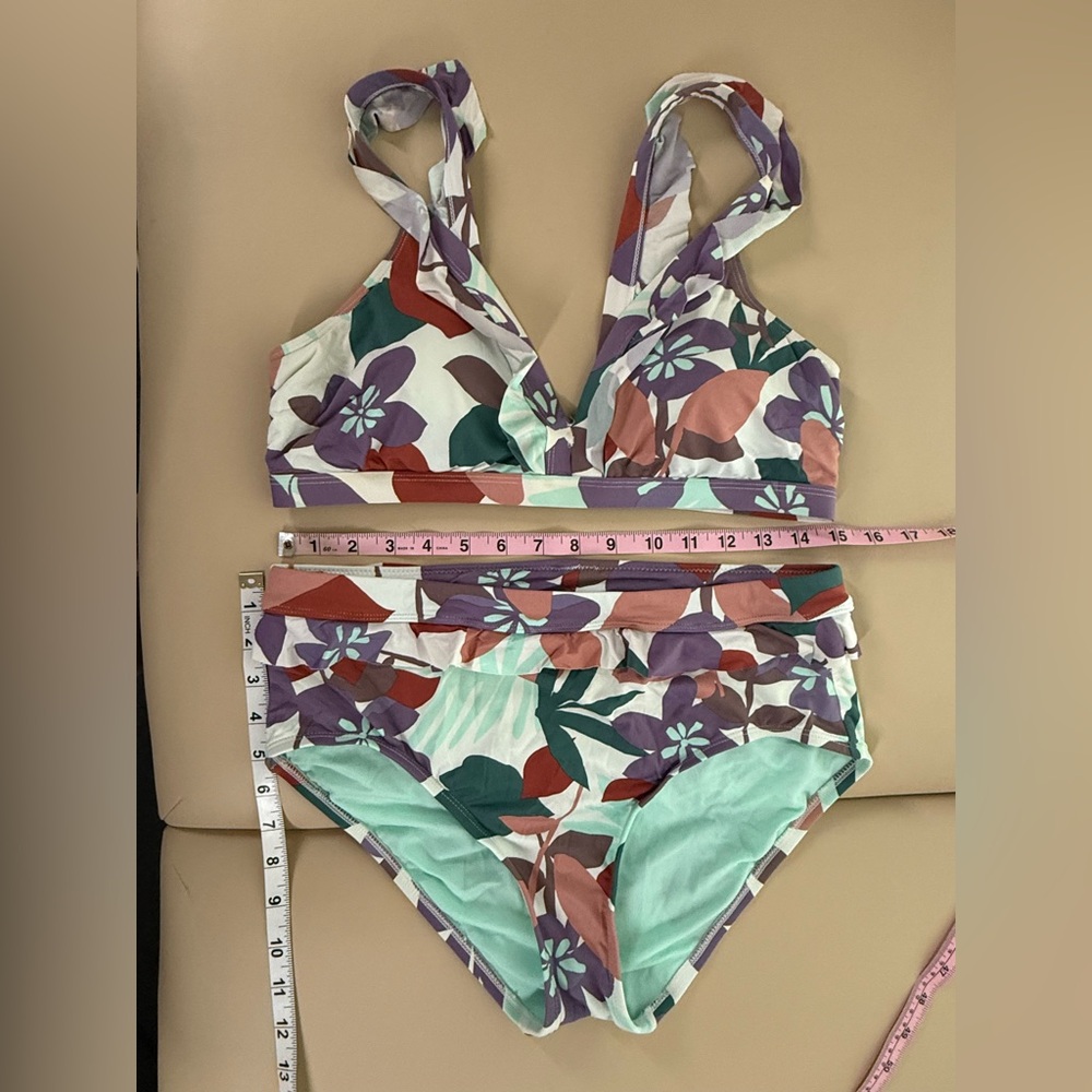 Bikini - Picture 6 of 12